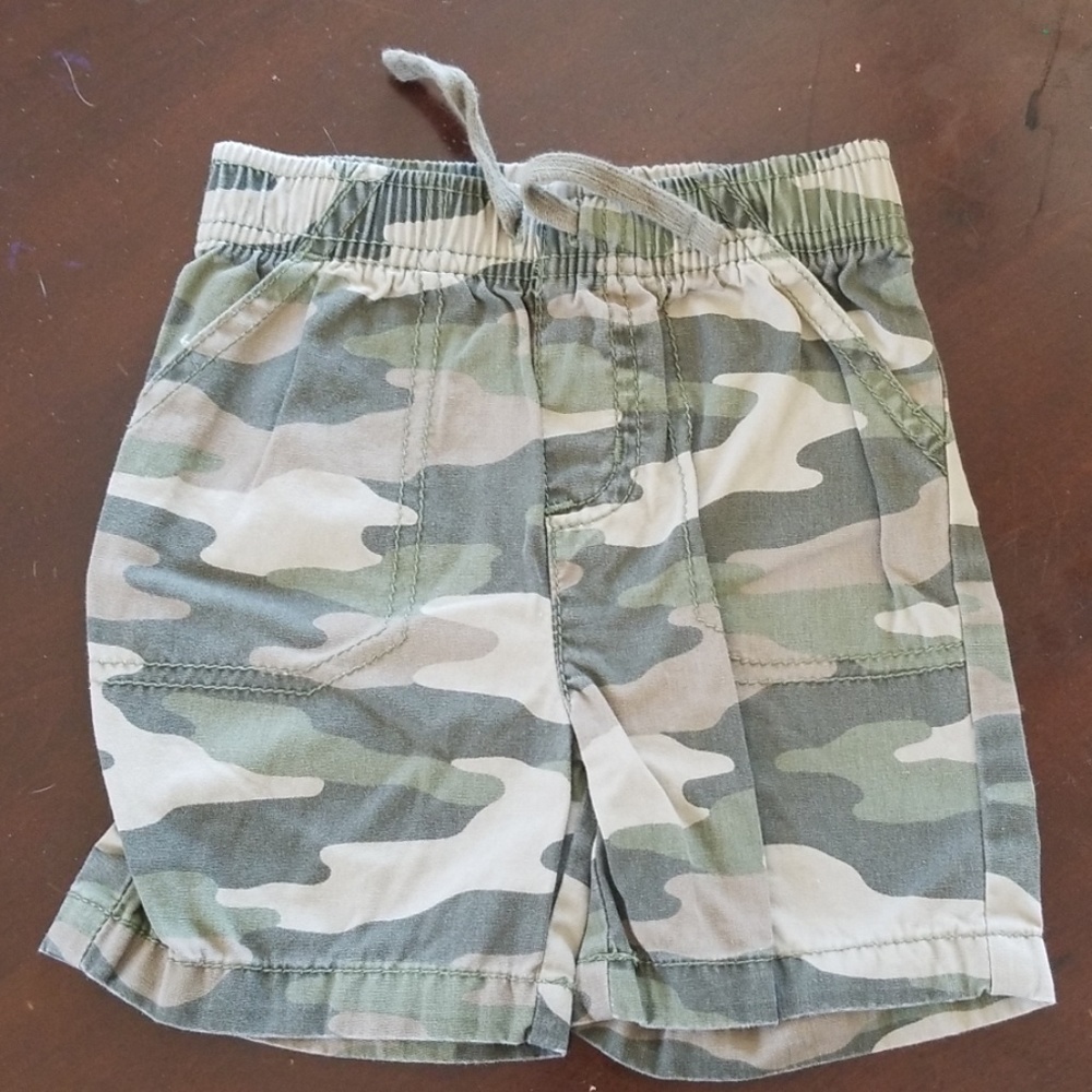 Jumping beans camo shorts size 18m